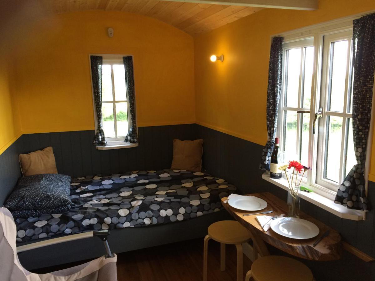 The Shepherds Hut At The Shippen, Tiphayes Honiton Exteriör bild