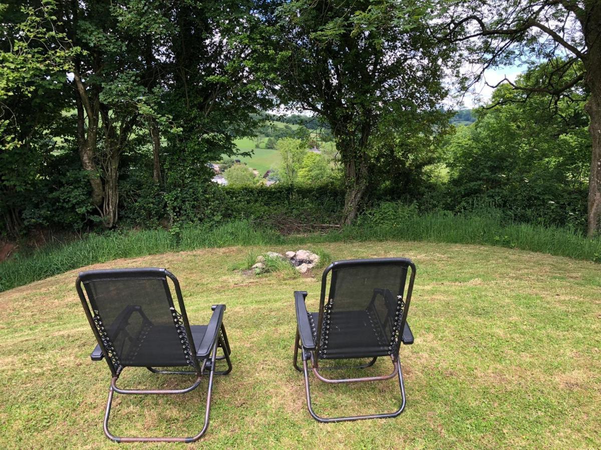 The Shepherds Hut At The Shippen, Tiphayes Honiton Exteriör bild