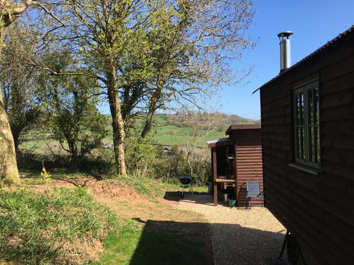 The Shepherds Hut At The Shippen, Tiphayes Honiton Exteriör bild